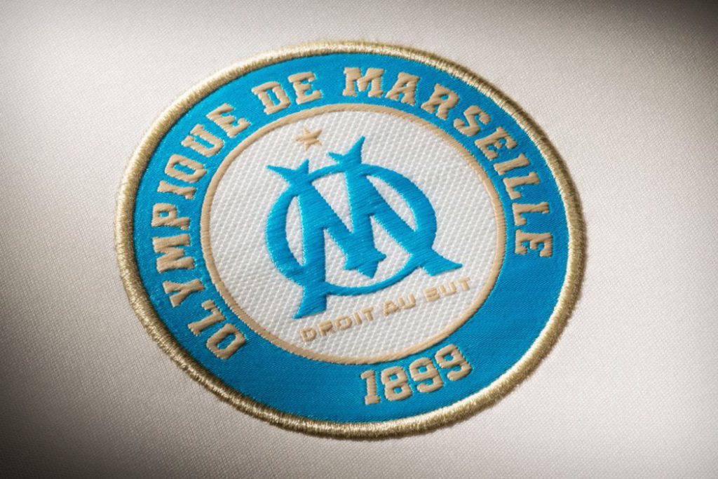 maillot om logo